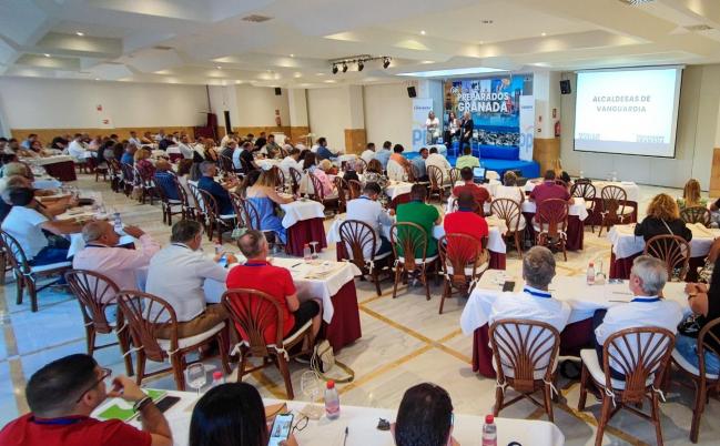 •	El presidente del Partido Popular de Granada, Francisco Rodríguez, ha inaugurado esta tarde la Escuela de Alcaldes con la que la formación inicia el curso y que clausurará mañana el presidente del PP-A, Juanma Moreno