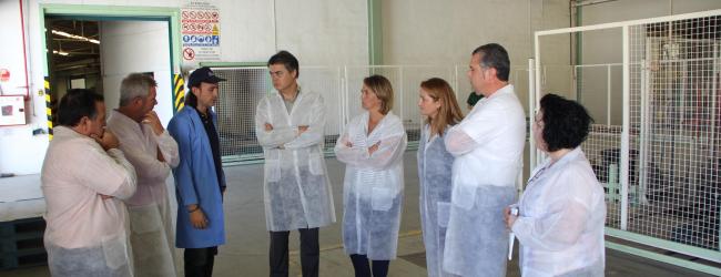 Carlos Rojas visita en el municipio de Gualchos-Castell la cooperativa “el grupo” y muestra su apoyo a todas las actividades que generan empleo y riqueza en la zona.