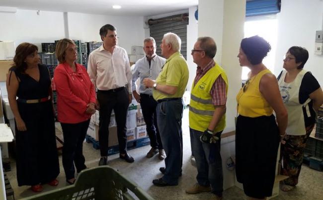 El Partido Popular visita las instalaciones del Banco de Alimentos de Motril Carlos Rojas: “Desde el Partido Popular queremos alabar el trabajo y dedicación de estos voluntarios que realizan una actividad y una labor encomiable, así como valorar muy positivamente el trabajo que desarrolla esta institución a nivel local y comarcal”