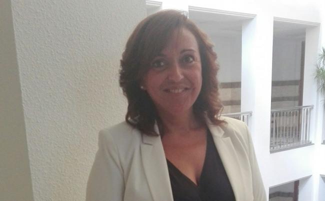 El PP advierte que el Decreto de Educación Infantil “asfixia” a las familias motrileñas. El decreto, que implanta un nuevo modelo de gestión y financiación de las plazas de infantiles, está afectando tanto a las guarderías, ya que se han quedado vacantes casi 25000 plazas en toda Andalucía, como a las familias, que han preferido no matricular a sus hijos debido al gran coste que le supone, lo cual es un problema para la conciliación de la vida familiar y laboral, al tener muchas de ellas que cambiar turnos e incluso dejar sus trabajos para poder atender a sus hijos y lo que es peor, que este d