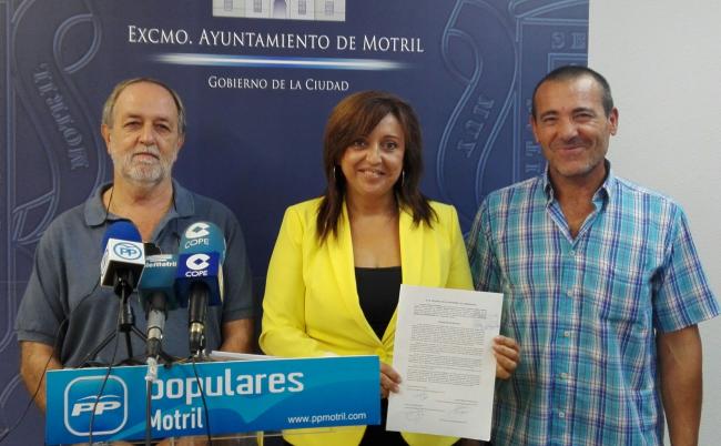 Los populares han pedido un pleno extraordinario para que se cree una comisión de investigación por  “presuntas irregularidades” cometidas en la ELA de Torrenueva en la gestión de la bolsa de trabajo, tras varias quejas de las personas inscritas. 