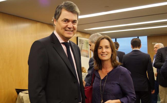 Todos los grupos políticos se unen para declarar la importancia de la Presa de Rules Todos los grupos políticos representados en el Congreso de los Diputados piden que se continúe el proyecto. El Congreso muestra su apoyo a la Comisión de Seguimiento del sistema de distribución de agua entre los embalses de Béznar y Rules, constituida por el Ministerio de Agricultura, Alimentación y Medioambiente, Acuamed y la Comunidad General de Regantes del bajo Guadalfeo, para definir un programa de actuaciones para avanzar en los proyectos de distribución de las canalizaciones.