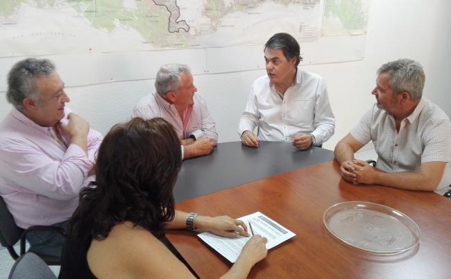 Carlos Rojas: “Es necesario que el gobierno de Mariano Rajoy  tenga continuidad para que Rules sea una realidad, casi 40.000 personas viven de la agricultura en nuestra comarca y son muchas familias las que trabajan en este sector productivo”. 