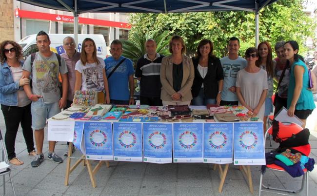 En España, se estima que padece algún tipo de trastorno mental alrededor del 9 por ciento de la población, lo que lleva a poder afirmar que aproximadamente un 15 por ciento lo padecerá a lo largo de su vida. López Cano ha destacado la labor del movimiento asociativo que trabaja para mejorar la calidad de vida de estas personas y sus familias con FAISEM y AMENSA y ha valorado su labor y compromiso diario con este colectivo.