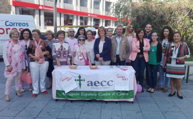 García Chamorro ha incidido en la necesidad de continuar trabajando para que desde todas las instituciones se trabaje para que la detección precoz y el tratamiento de las personas enfermas de cáncer tengan los tratamientos adecuados y ha agradecido y valorado la labor de todos los voluntarios y voluntarias que colaboran con la Asociación española del Cáncer, que son el “alma y la columna vertebral de esta institución social que tan buena labor realizan en nuestro municipio y comarca”.