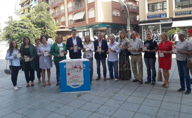 El PP presenta la campaña "Que no te cuenten cuentos" contra el impuesto de sucesiones y donaciones. Los populares han anunciado que van a seguir trabajando y apoyando la bonificación del tributo al 99% para todos los herederos incluyendo en este colectivo a los grupos III y IV, es decir, hermanos, tíos y sobrinos, que se han quedado fuera del acuerdo suscrito por el PSOE y Cs.