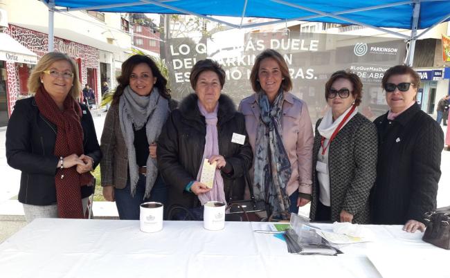El PP se suma al Día Mundial del Parkinson, este año bajo el lema “lo que más duele del Parkinson es como me miras”. Cada 11 de abril se conmemora el Día Mundial del Parkinson. La asociación 'Parkinson Motril' ha instalado varias mesas informativas en distintos puntos de la ciudad. En la costa de Granada, según datos de la propia asociación se estima que hay más de 200 afectados.