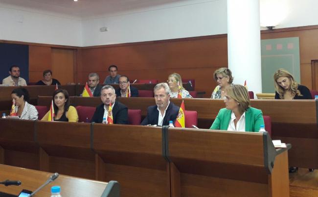El PP pide que no se tome más el pelo a los motrileños con el tema del Polígono Industrial del Puerto García Chamorro: “Estaremos muy pendientes de que esta partida presupuestaria aparezca en las cuentas autonómicas y que se refleje realmente en los presupuestos de la Junta de Andalucía”.