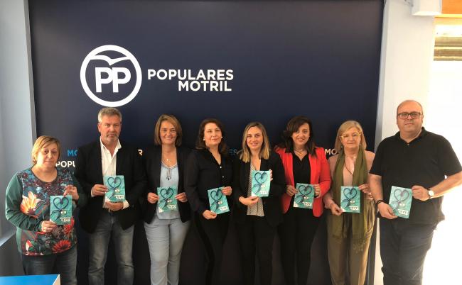 El compromiso del Ejecutivo andaluz era que a día 1 de junio iban a estar todas las plazas cubiertas y sin embargo a día de hoy de los 9 médicos de plantilla que debería de haber faltan 4 a lo que hay que sumar los 10 de refuerzo para el verano. Susana Díaz en una clara dejación de funciones ha dado lugar a que tenga que venir un Juez a poner orden en el Hospital de Motril.