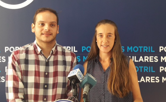 Rocio Cabarrocas: “la principal preocupación de los jóvenes motrileños es el empleo, y para ello es muy importante poner en marcha un Pacto por el Turismo, al objeto de dar oportunidades a los jóvenes y que no tengan que marcharse a otras provincias para emprender o buscar un trabajo”. Los jóvenes populares piden que en las próximas convocatorias de escuelas taller de la Junta de Andalucía se apueste también por el turismo, solicitando para Motril una Escuela Taller de promoción turística local e información al visitante.