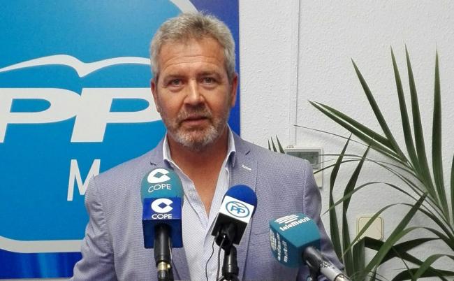 García Fuentes: “No paga desde noviembre de 2015 y está llevando a la ruina a muchas pequeñas y medianas empresas de nuestra comarca”. 