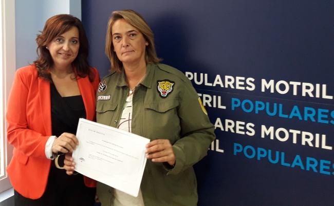 PP califica de “gran fraude a los motrileños” la urbanización del polígono industrial del puerto prometida por el PSOE García Chamorro:”Siete años después de que se colocara la primera piedra del Polígono Industrial del Puerto sigue durmiendo en los cajones de la Junta de Andalucía, una infraestructura que generaría miles de puestos de trabajo y que lamentablemente sigue paralizado, pedimos sensibilidad al Gobierno Andaluz para que tenga en cuenta este proyecto en los presupuestos para el 2018”.