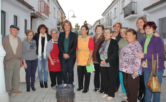 García Chamorro:   “El actual equipo de gobierno prometió unas mejoras en el centro de mayores de Santa Adela en detrimento de la construcción del nuevo centro que dejamos proyectado y  que ya estaría en funcionamiento si fuésemos gobierno”. “Nos preguntamos ¿cuáles son los motivos por los que no se han realizado las mejoras prometidas en el centro de mayores de Santa Adela y en qué se han gastado el dinero destinado para estas mejoras del centro?.