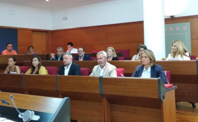 Unanimidad en la moción del PP para llevar a cabo la limpieza de las Ramblas del término municipal de Motril. Los populares presentaron la iniciativa sobre limpieza de las Ramblas en el último pleno de Motril celebrado el pasado 31 de julio. La iniciativa de los populares solicita la limpieza de las Ramblas, tanto en el municipio motrileño como en sus anejos, tales como las ramblas del Rejón y de los Callejones de Carchuna, la de Villanueva en Torrenueva y las ramblas de las Brujas y de los Álamos y Puntalón en Motril.