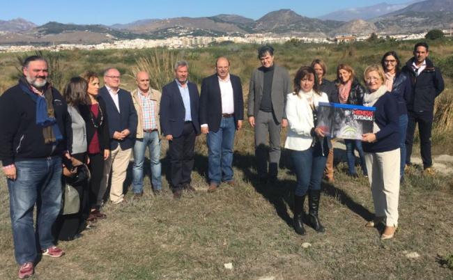 EL PP RESCATA LA URNA DEL “OLVIDADO” PARQUE DE INNOVACIÓN EMPRESARIAL DE MOTRIL QUE HUBIERA SUPUESTO LA CREACIÓN DE 4.000 PUESTOS DE TRABAJO “Pusieron la primera piedra y se marcharon. Hasta hoy, que seguimos sin puestos de trabajo, sin Parque Tecnológico y seguimos en una situación que no merece Motril, los vecinos de la Costa ni la provincia de Granada”