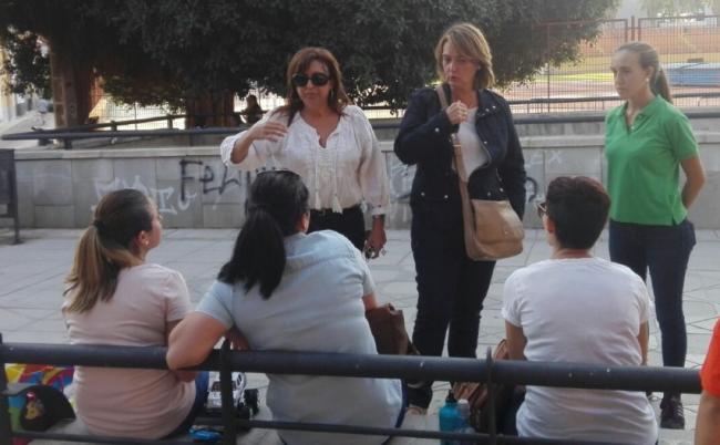 Los vecinos del barrio de los Álamos están soportando la acumulación de suciedad en la rambla que no se limpia desde hace dos años provocando olores insoportables, esta situación dando lugar a que haya presencia de  roedores e insectos  que hacen la convivencia de los vecinos que viven en la zona inaguantable.