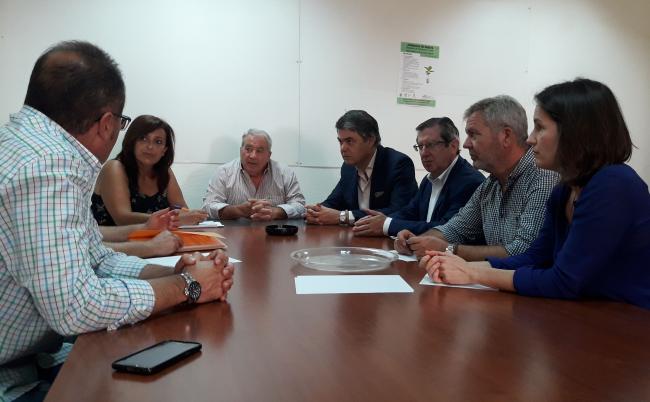 Se está a la espera de la certificación medioambiental del proyecto base por parte de la Junta de Andalucía así como de que el Gobierno Andaluz defina el uso del agua para aprovechamiento energético, “esto es necesario hacerlo ahora ya que de hacerlo avanzados los sub proyectos quizá estos serían distintos y habría que empezar de nuevo paralizando su redacción”. Está a punto de concluirse la redacción del proyecto base de las conducciones de Rules, una vez concluido se comenzará a trabajar en los proyectos constructivos que constarán de 12 sub proyectos con una inversión total de seis millones de euros.