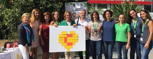  	Este año con el lema “el valor del cuidador”. El Alzheimer es un problema global del que nadie está a salvo y del que la sociedad en su conjunto debería tomar conciencia con un triple propósito: Prevenir la aparición de la enfermedad, actuar en los casos que ya han sido diagnosticados, paliar las consecuencias psicosociales, sanitarias y económicas que ocasionan la enfermedad de Alzheimer y otras demencias en pacientes, cuidadores, familias y sociedad.